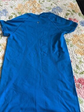 lululemon athletica  Short-Sleeve Athletic Tee in Bright Blue